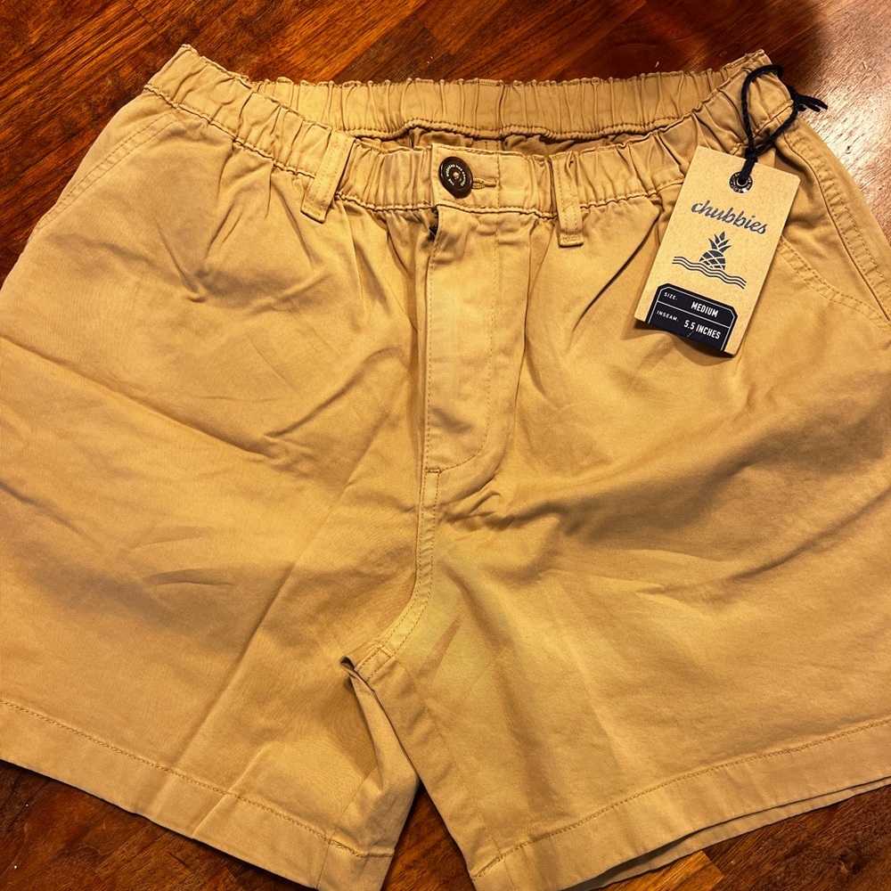 Chubbies khaki men's shorts brand new never worn size M.